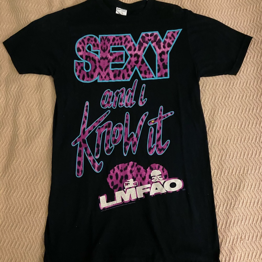 Sexy & I know It Tee